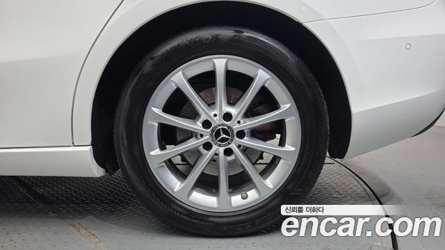Mercedes-Benz A-Class 2020 — photo 7