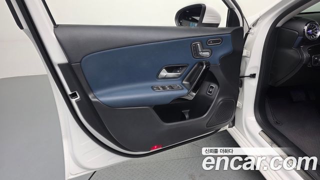 Mercedes-Benz A-Class 2020 — photo 14