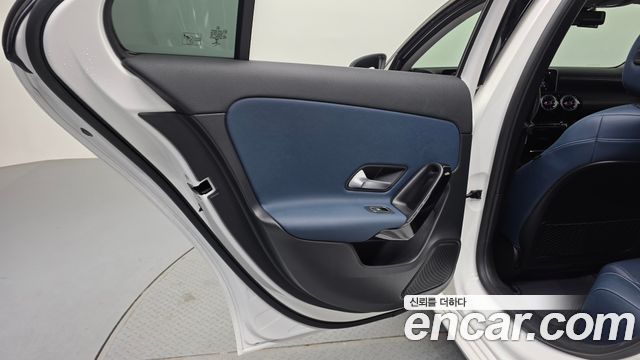 Mercedes-Benz A-Class 2020 — photo 15