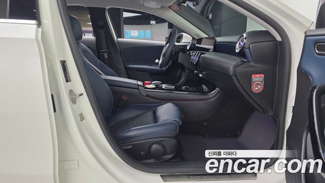 Mercedes-Benz A-Class 2020 — photo 16