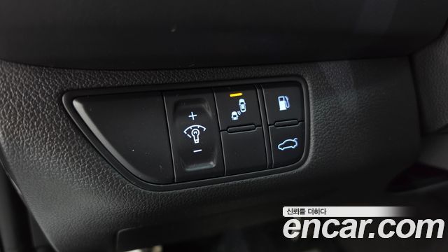 Genesis G70 2018 — photo 27