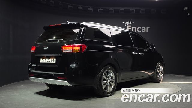 Kia Canival 2018 — photo 2