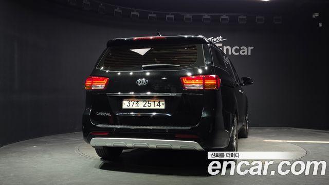 Kia Canival 2018 — photo 4