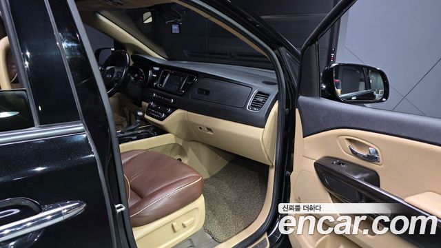 Kia Canival 2018 — photo 17
