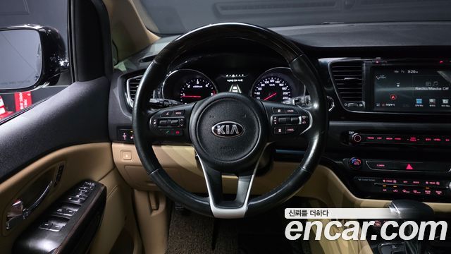 Kia Canival 2018 — photo 19