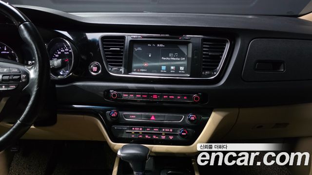 Kia Canival 2018 — photo 20
