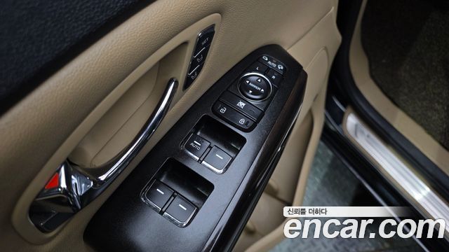 Kia Canival 2018 — photo 35