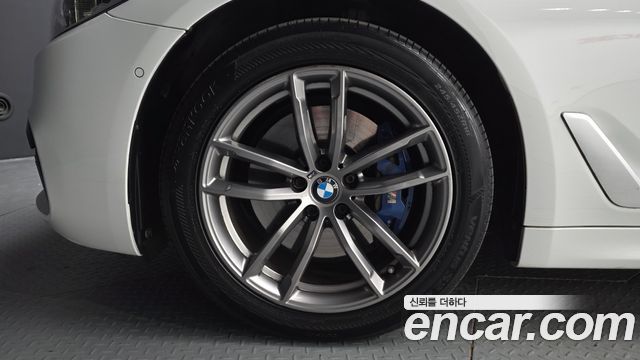 BMW 5-Series 2018 — photo 5