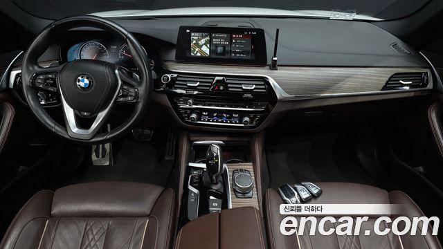 BMW 5-Series 2018 — photo 10