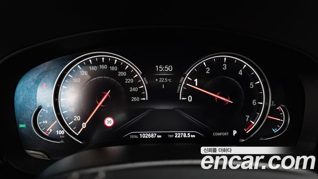 BMW 5-Series 2018 — photo 11