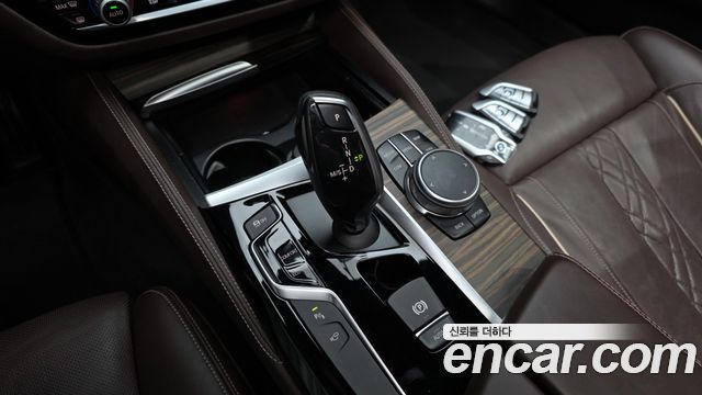 BMW 5-Series 2018 — photo 12