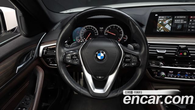 BMW 5-Series 2018 — photo 19