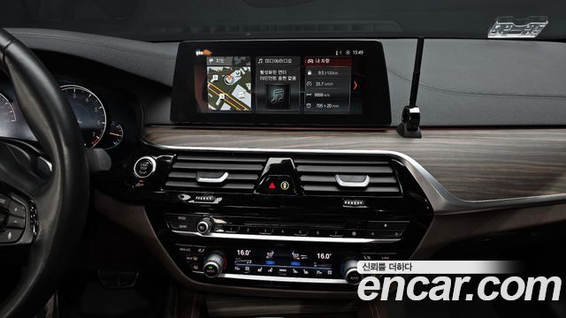 BMW 5-Series 2018 — photo 20