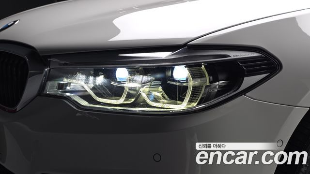 BMW 5-Series 2018 — photo 8