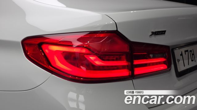 BMW 5-Series 2018 — photo 9