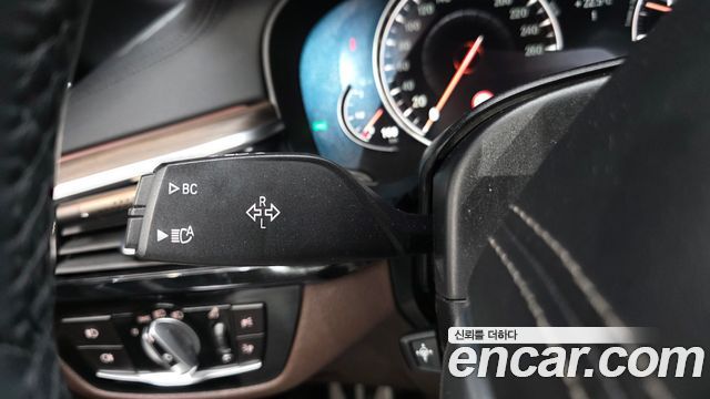 BMW 5-Series 2018 — photo 28