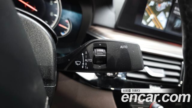 BMW 5-Series 2018 — photo 29
