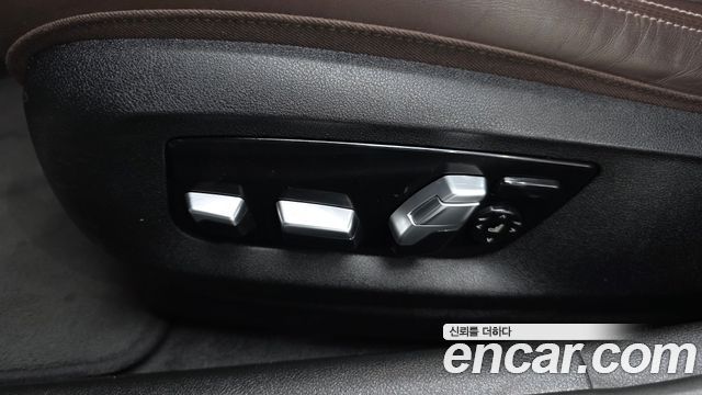 BMW 5-Series 2018 — photo 31