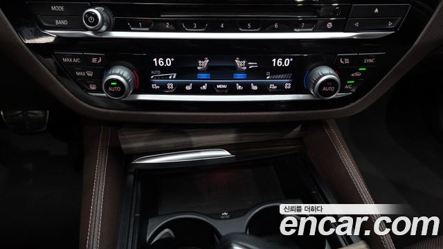 BMW 5-Series 2018 — photo 34