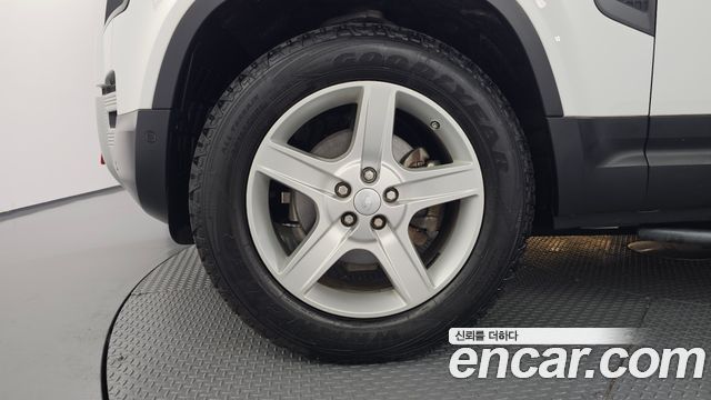 Land Rover Defender 2020 — photo 5
