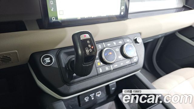 Land Rover Defender 2020 — photo 12