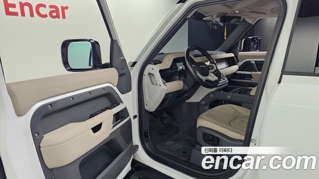 Land Rover Defender 2020 — photo 13