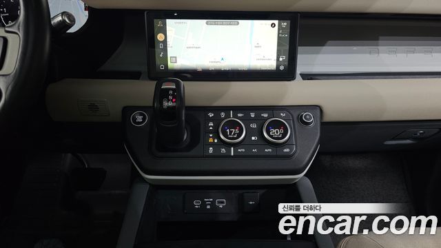 Land Rover Defender 2020 — photo 18
