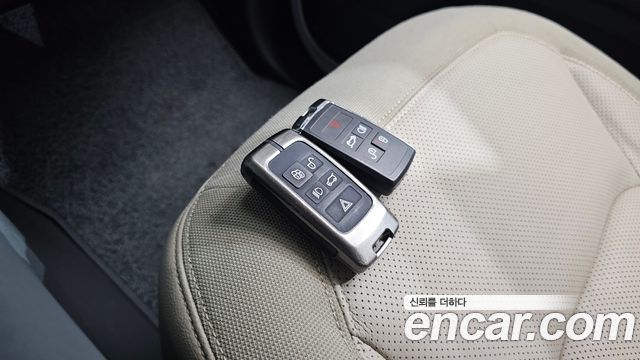 Land Rover Defender 2020 — photo 21