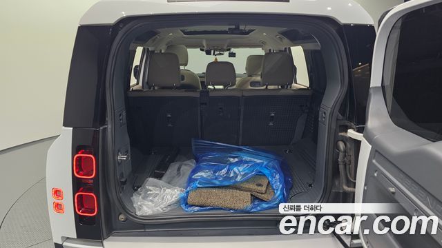 Land Rover Defender 2020 — photo 24