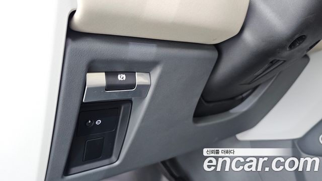 Land Rover Defender 2020 — photo 26