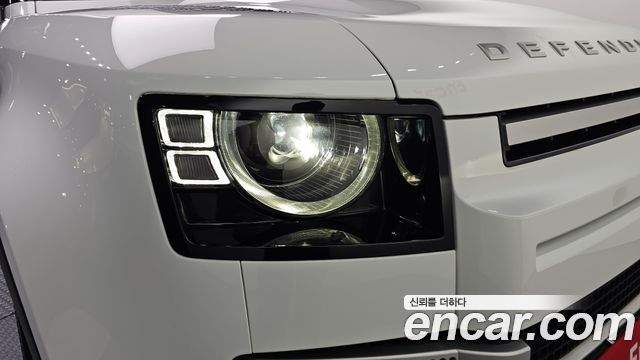 Land Rover Defender 2020 — photo 8