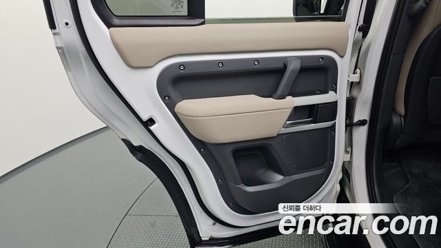 Land Rover Defender 2020 — photo 15