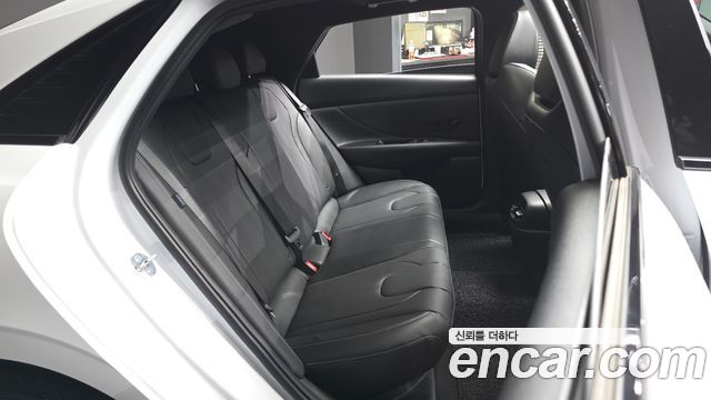 Hyundai AVANTE 2025 — photo 18