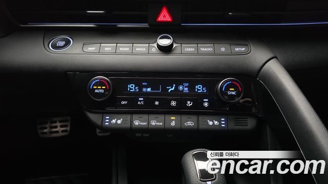 Hyundai AVANTE 2025 — photo 24