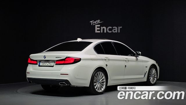 BMW 5-Series 2023 — photo 2