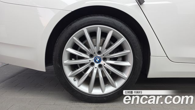 BMW 5-Series 2023 — photo 5