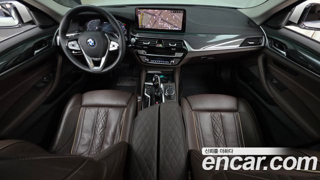 BMW 5-Series 2023 — photo 10