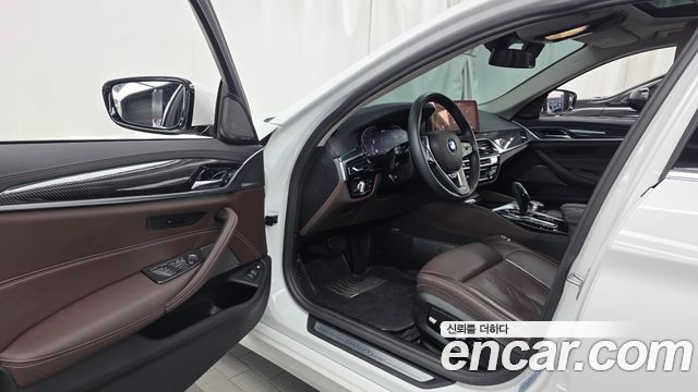 BMW 5-Series 2023 — photo 13