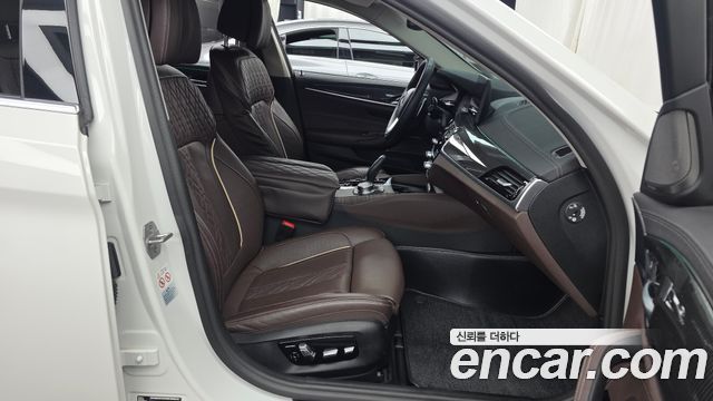 BMW 5-Series 2023 — photo 17