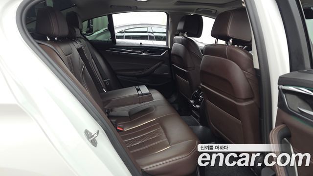 BMW 5-Series 2023 — photo 18