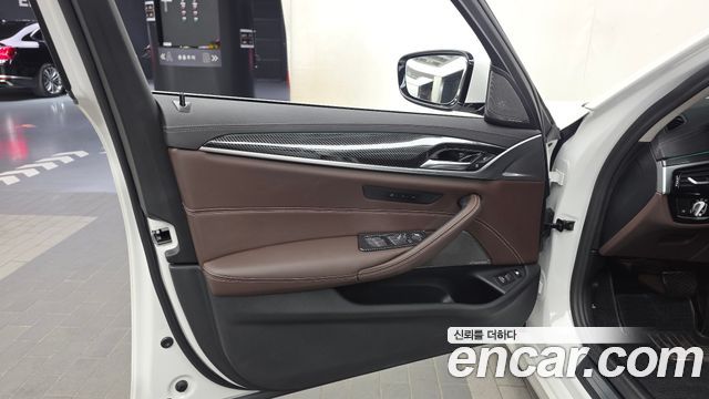 BMW 5-Series 2023 — photo 14