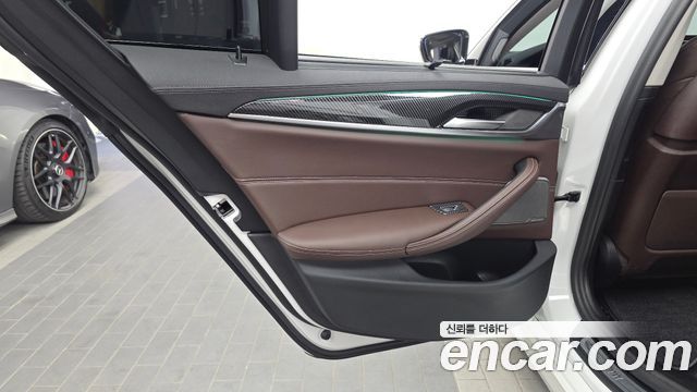 BMW 5-Series 2023 — photo 15