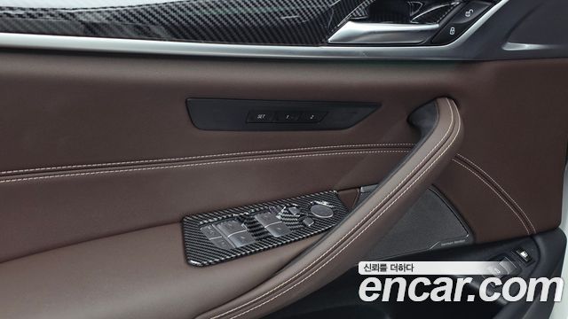 BMW 5-Series 2023 — photo 16