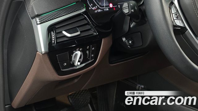 BMW 5-Series 2023 — photo 27
