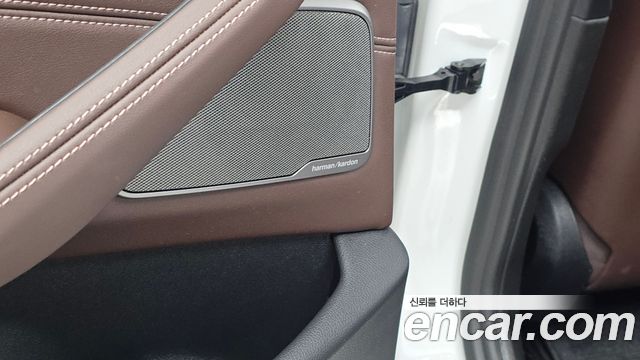 BMW 5-Series 2023 — photo 29