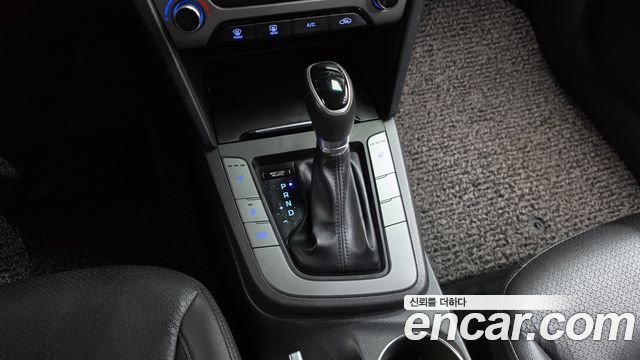 Hyundai AVANTE 2016 — photo 12