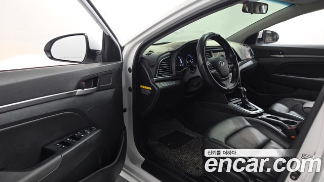 Hyundai AVANTE 2016 — photo 13