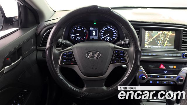 Hyundai AVANTE 2016 — photo 18
