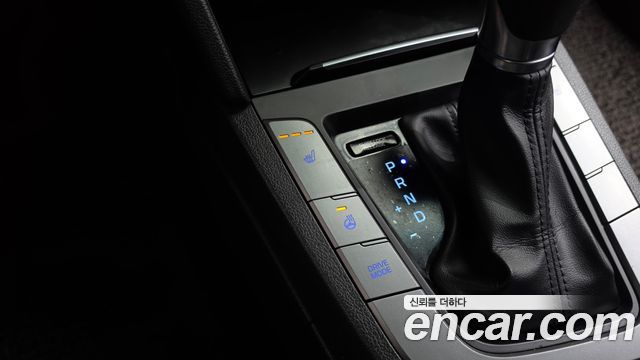 Hyundai AVANTE 2016 — photo 25