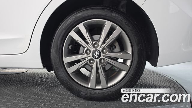 Hyundai AVANTE 2016 — photo 7